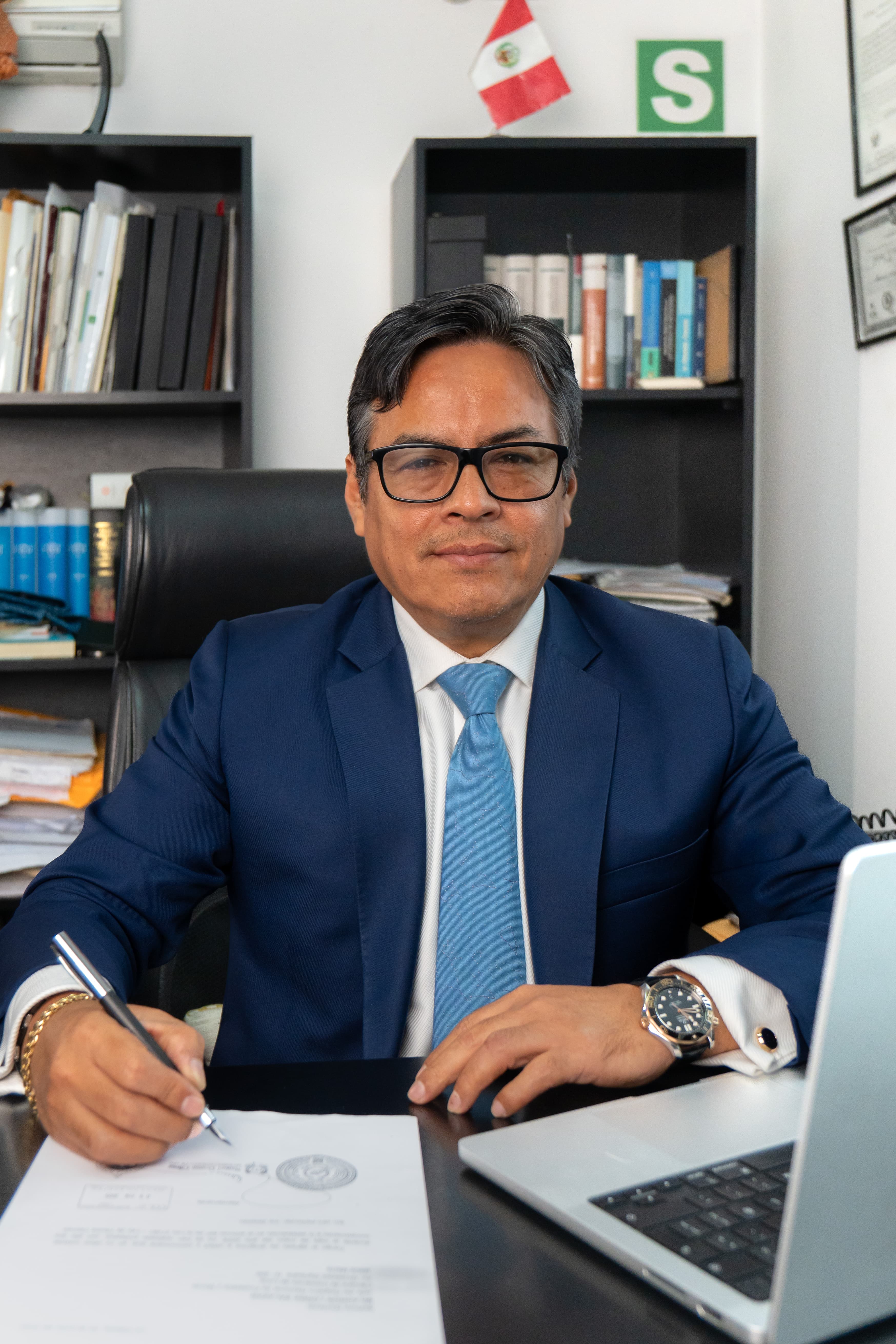 Dr. Manuel Román Olivas